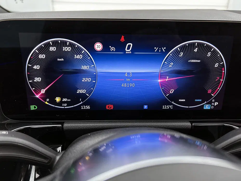 Mercedes-Benz GLA 180 Luxury Line uit 2024, foto 6