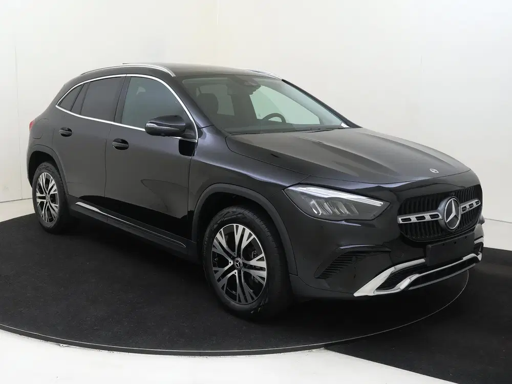 Mercedes-Benz GLA 250 e Star Edition Panoramadak uit 2025, foto 2