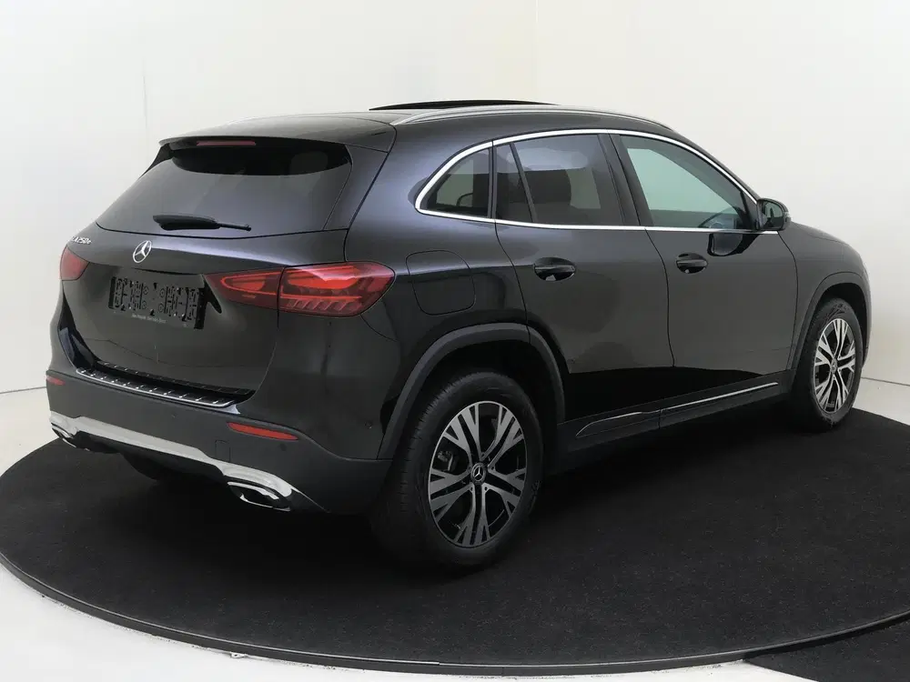 Mercedes-Benz GLA 250 e Star Edition Panoramadak uit 2025, foto 4