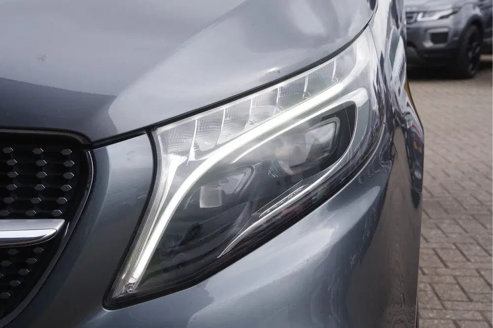 Mercedes-Benz V-Klasse 300d AMG L2 DC-5P uit 2020, foto 3