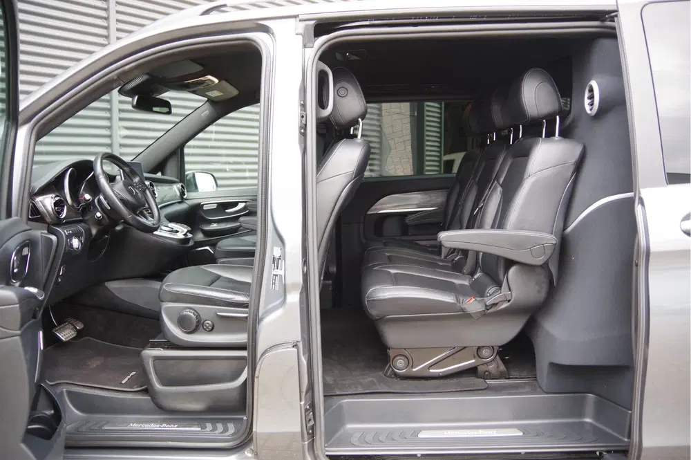 Mercedes-Benz V-Klasse 300d AMG L2 DC-5P uit 2020, foto 4
