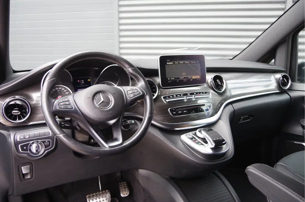 Mercedes-Benz V-Klasse 300d AMG L2 DC-5P uit 2020, foto 5