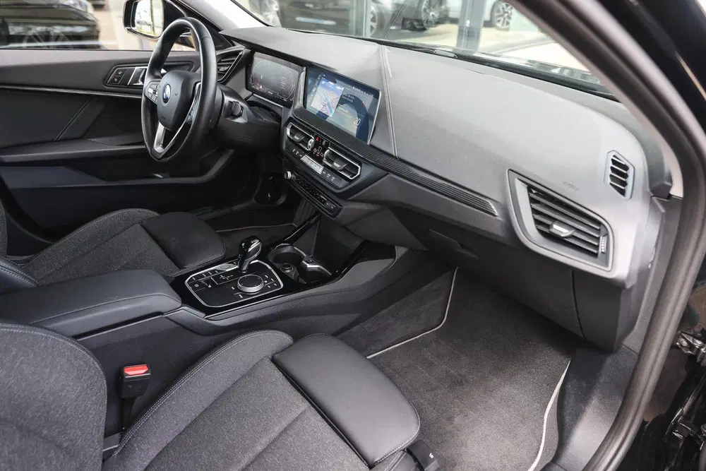 BMW 1-serie 118i Sport Line Automaat uit 2023, foto 10