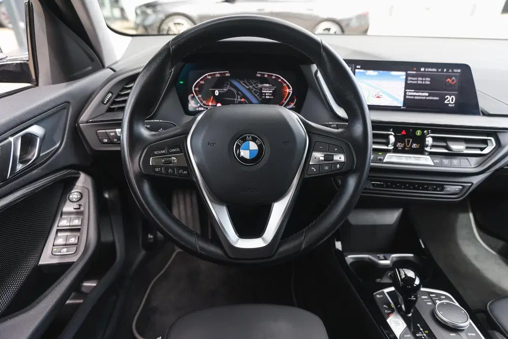 BMW 1-serie 118i Sport Line Automaat uit 2023, foto 3