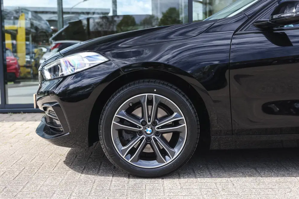 BMW 1-serie 118i Sport Line Automaat uit 2023, foto 4