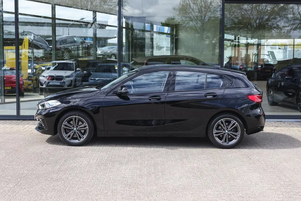 BMW 1-serie 118i Sport Line Automaat uit 2023, foto 7