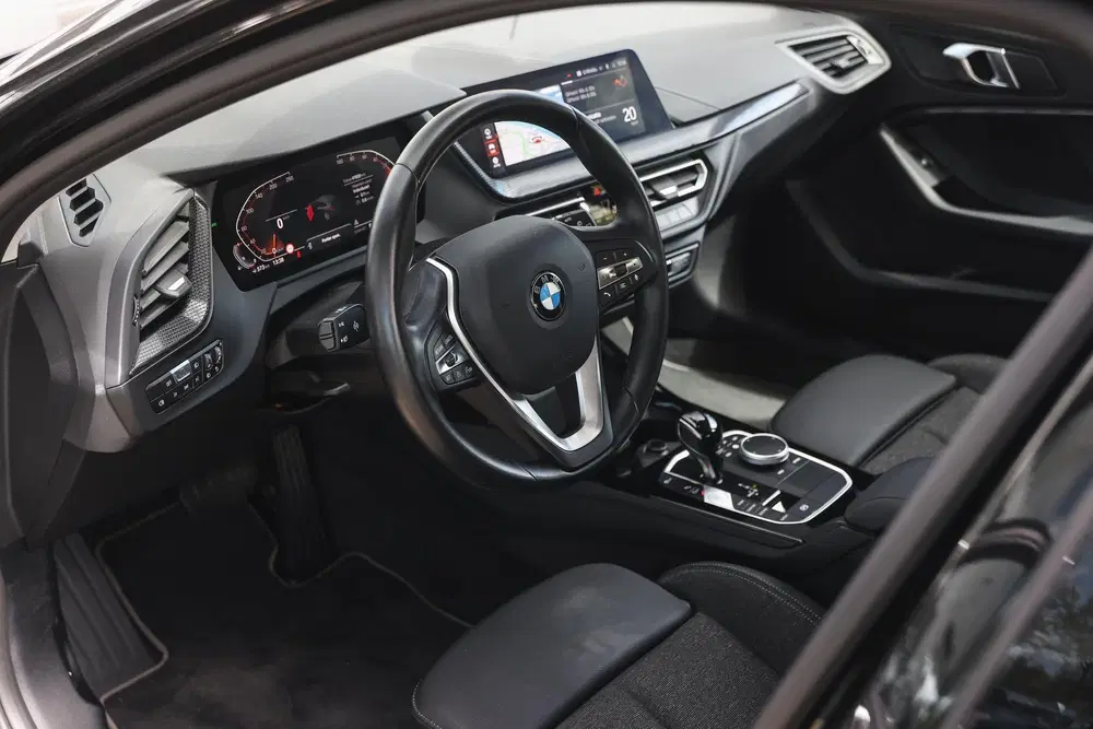 BMW 1-serie 118i Sport Line Automaat uit 2023, foto 9