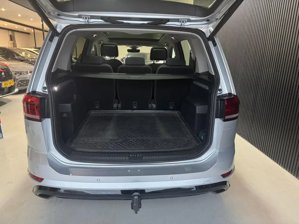 Volkswagen Touran 1.5 TSI R-Line Pano Keyless Trekhaak uit 2023, foto 14