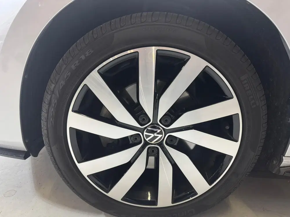 Volkswagen Touran 1.5 TSI R-Line Pano Keyless Trekhaak uit 2023, foto 15