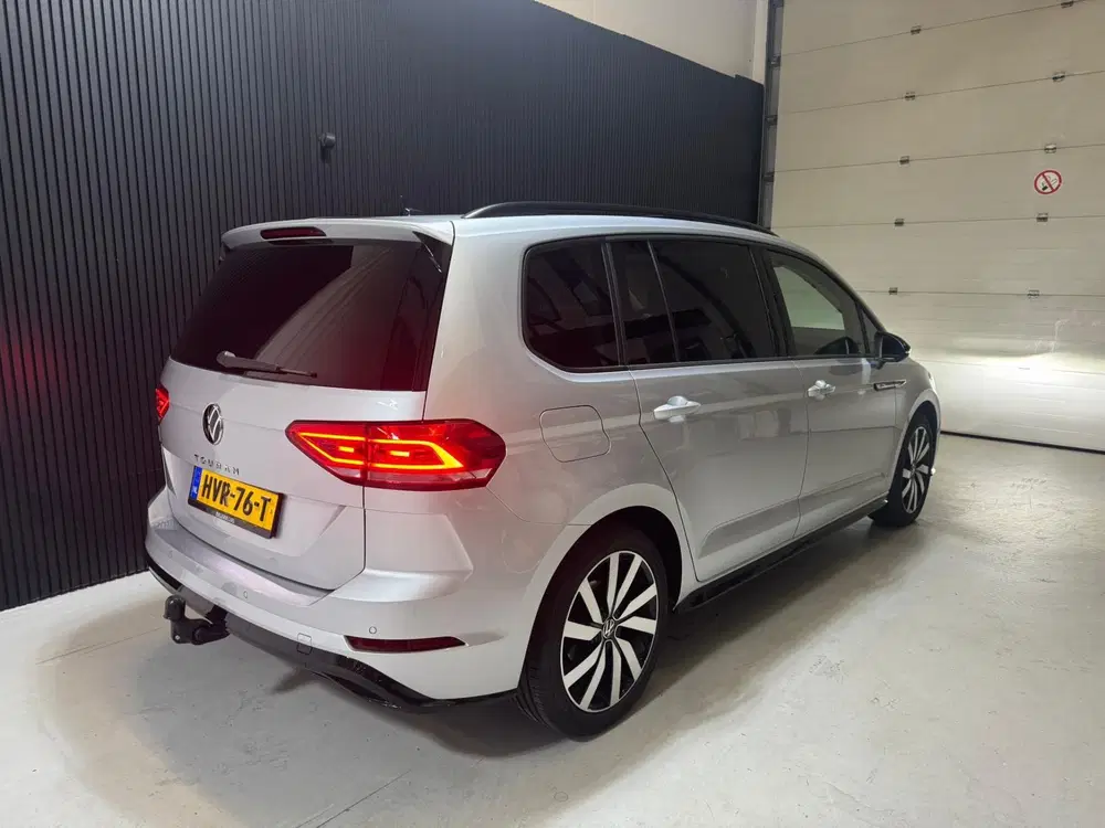 Volkswagen Touran 1.5 TSI R-Line Pano Keyless Trekhaak uit 2023, foto 3