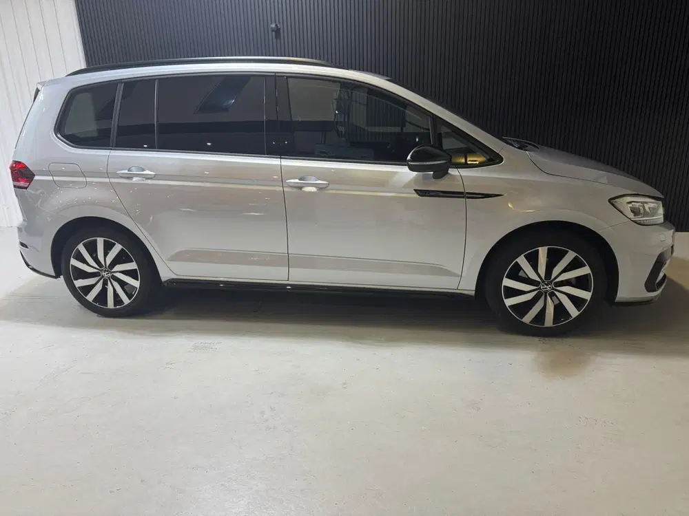 Volkswagen Touran 1.5 TSI R-Line Pano Keyless Trekhaak uit 2023, foto 8