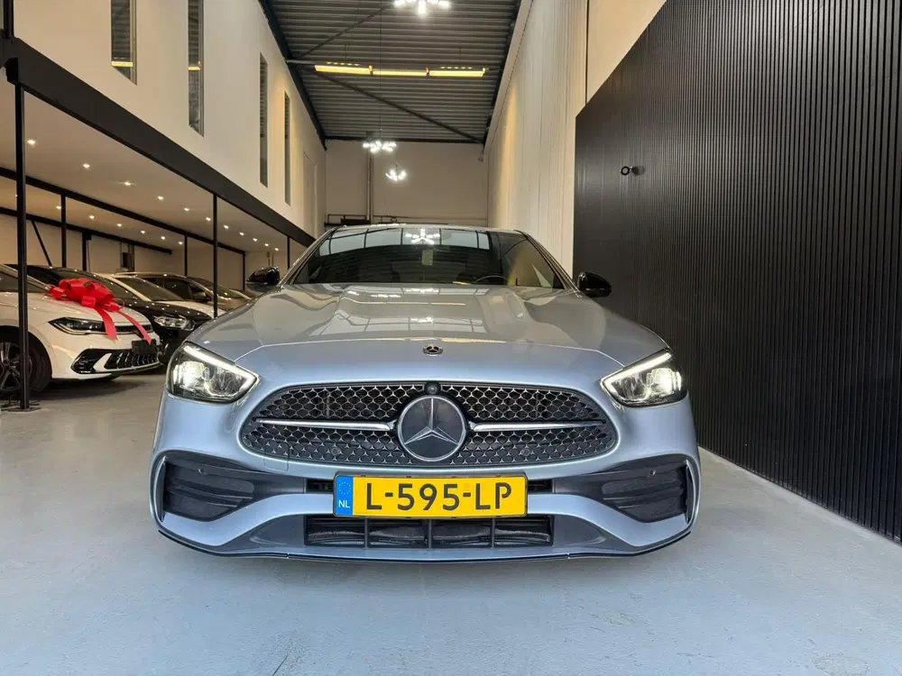 Mercedes-Benz C-Klasse 180 AMG Line automaat uit 2021, foto 2