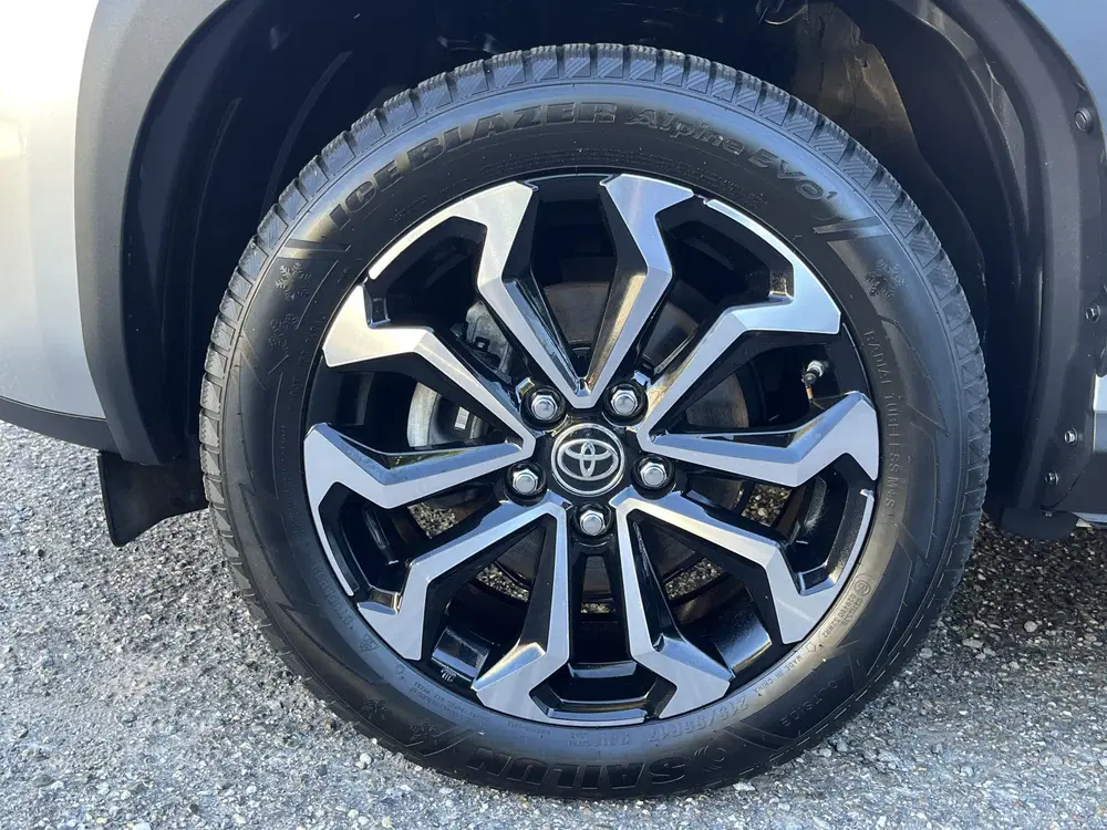 Toyota Yaris Cross 1.5 Hybrid 115 First Edition uit 2025, foto 9