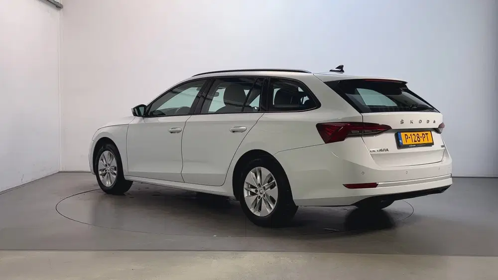 Skoda Octavia 1.0 e-TSI DSG Business Edition Navigatie uit 2022, foto 6