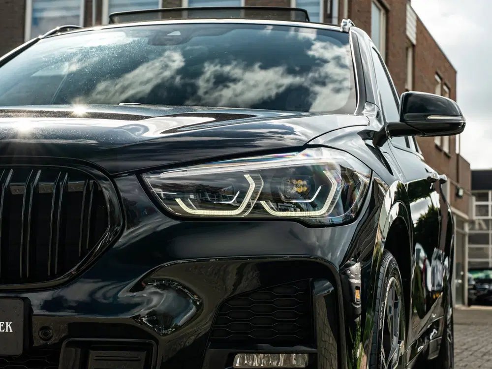 BMW X1 xDrive25e High Exe M-Sport PANO CAMERA HUD uit 2022, foto 9