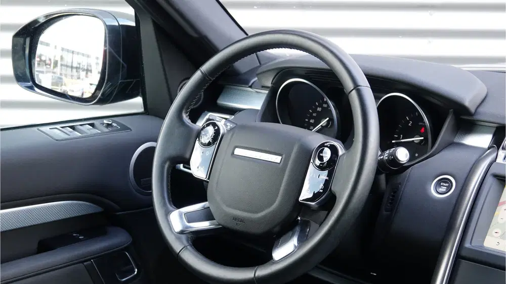 Land Rover Discovery 3.0 Sd6 Landmark Edition 7p. Black Opti uit 2019, foto 12