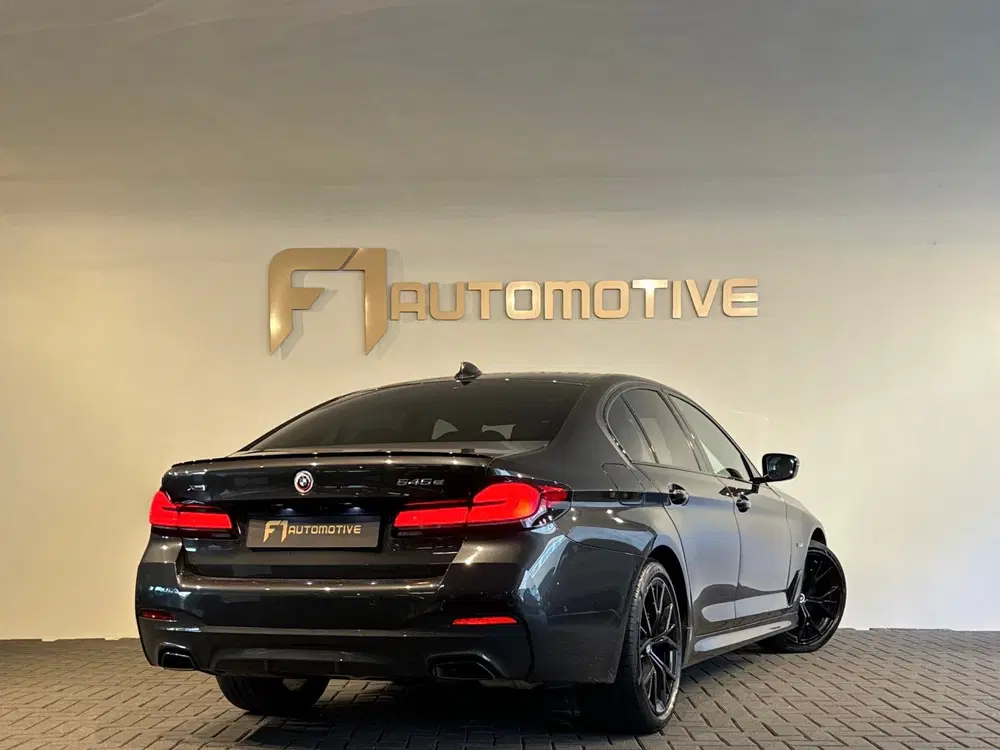 BMW 5-serie 545e xDrive Pano uit 2022, foto 10