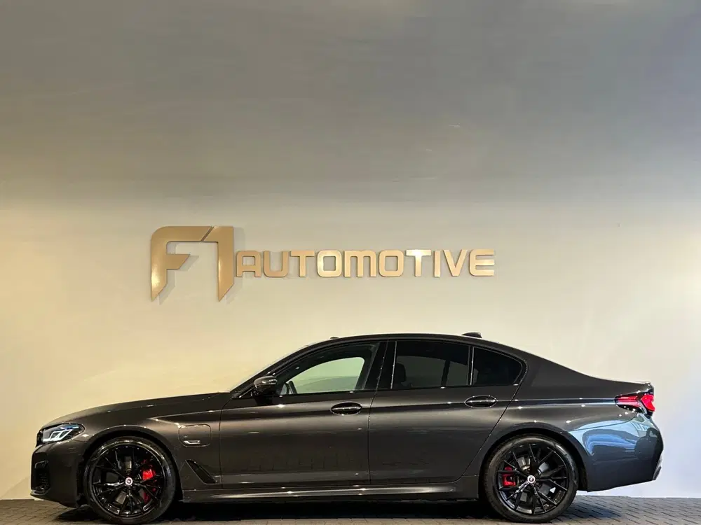 BMW 5-serie 545e xDrive Pano uit 2022, foto 12