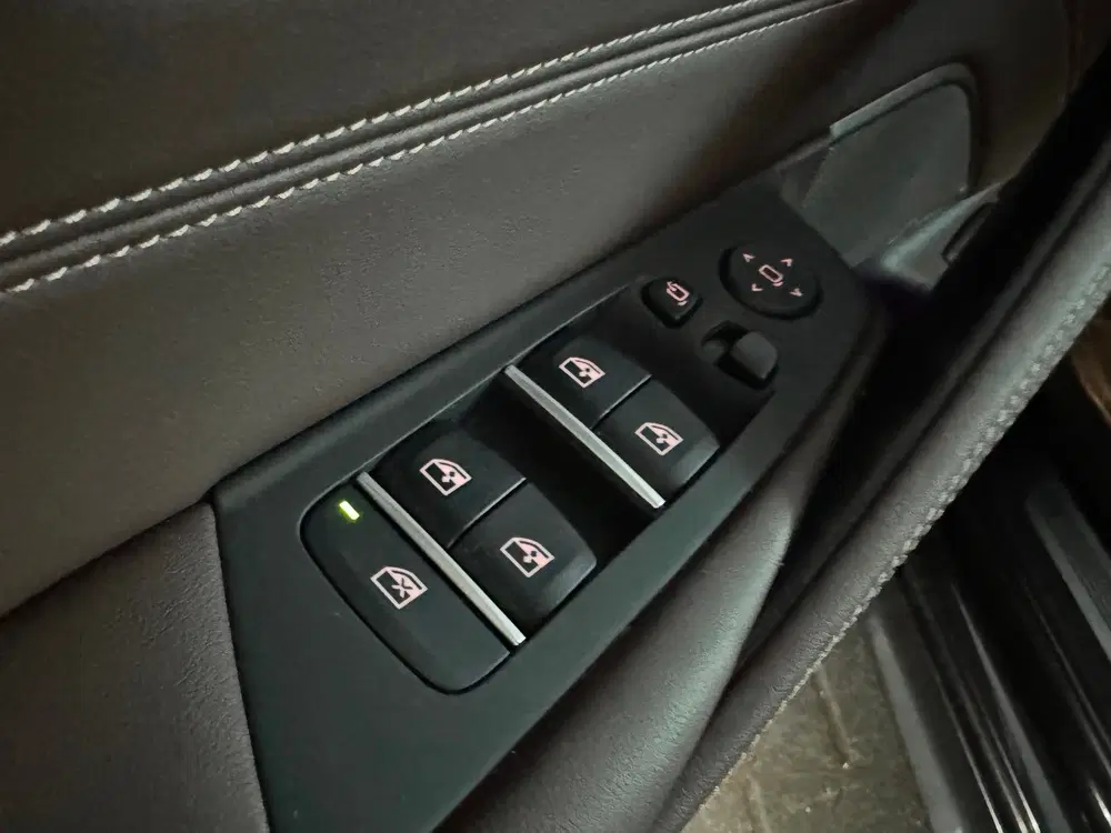 BMW 5-serie 545e xDrive Pano uit 2022, foto 13