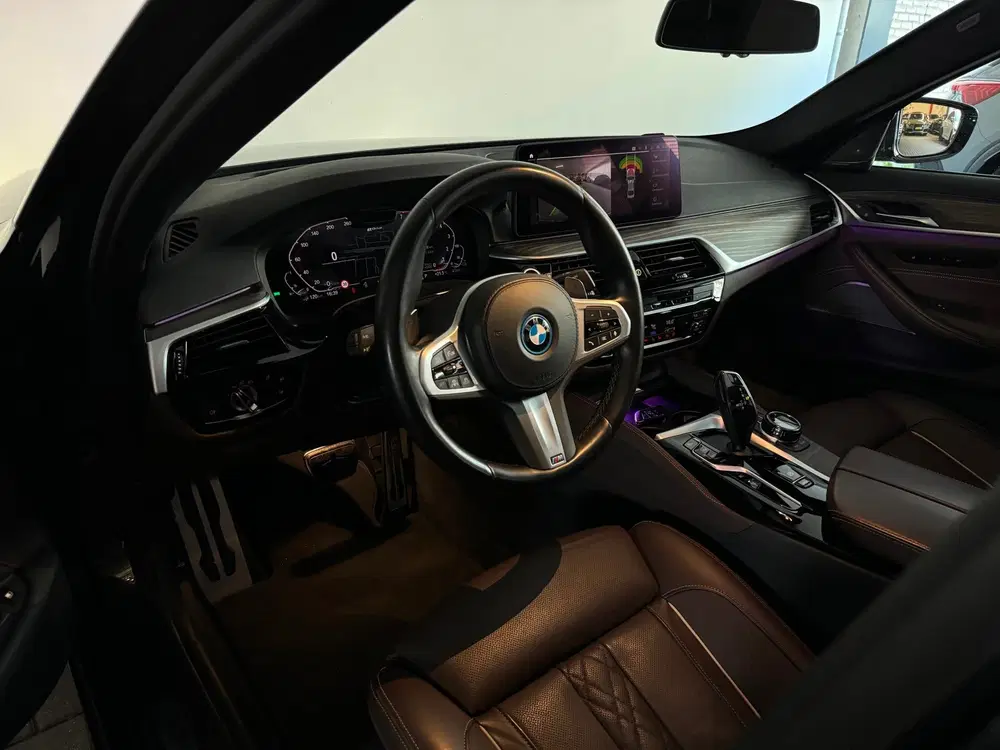 BMW 5-serie 545e xDrive Pano uit 2022, foto 3