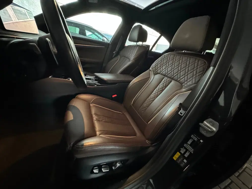 BMW 5-serie 545e xDrive Pano uit 2022, foto 4