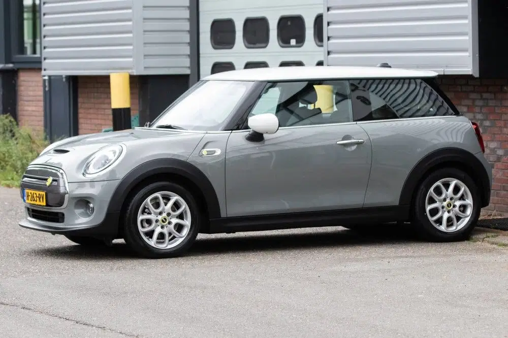 Mini Cooper SE Mini 3-Deurs Cooper SE Trim M (bj 2020 uit 2020, foto 2