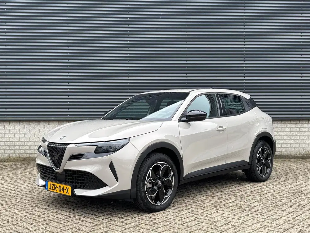 Alfa Romeo Junior 54 kWh 156pk Elettrica uit 2025, foto 2