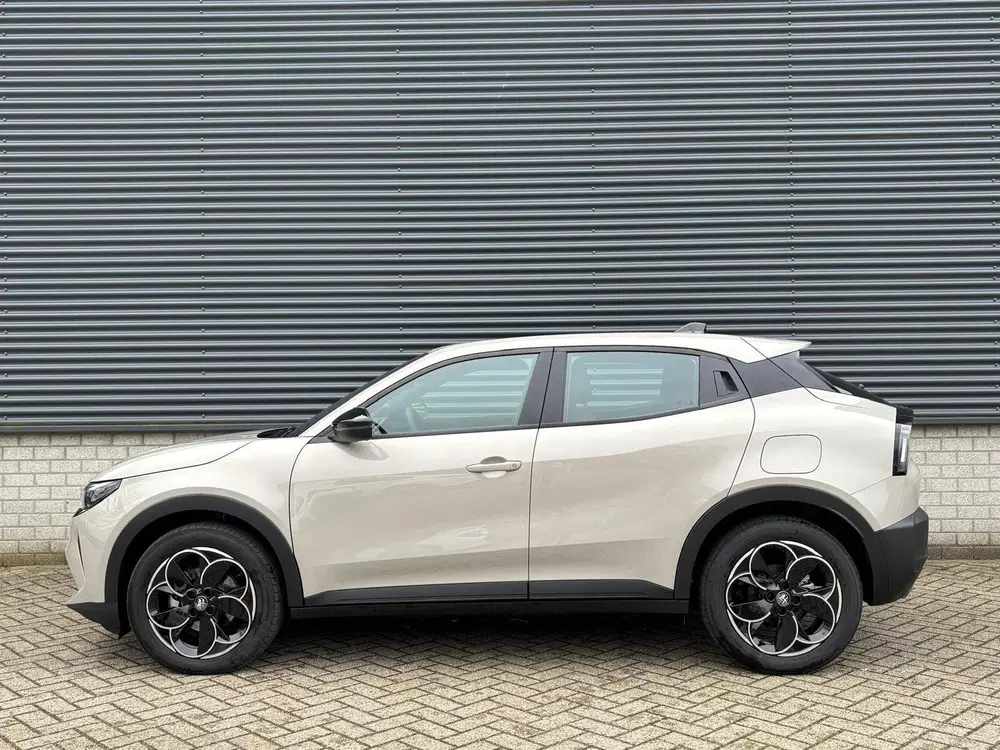 Alfa Romeo Junior 54 kWh 156pk Elettrica uit 2025, foto 4