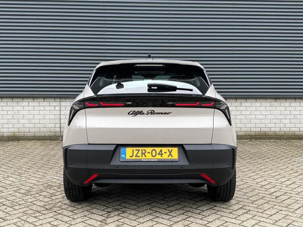 Alfa Romeo Junior 54 kWh 156pk Elettrica uit 2025, foto 6