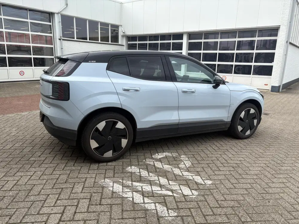 Volvo EX30 Single Motor Extended Range Plus 69 kWh uit 2024, foto 2