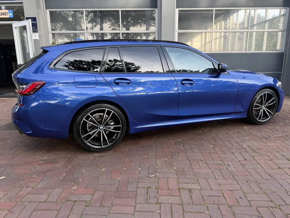 BMW 3-serie 3 Serie Touring 320d High Executive Bj 202 uit 2021, foto 2