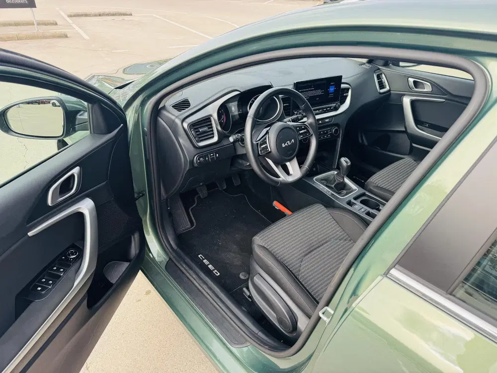 Kia Ceed 1.5 T-GDi DynamicLine Trekhaak Afneemba uit 2024, foto 3