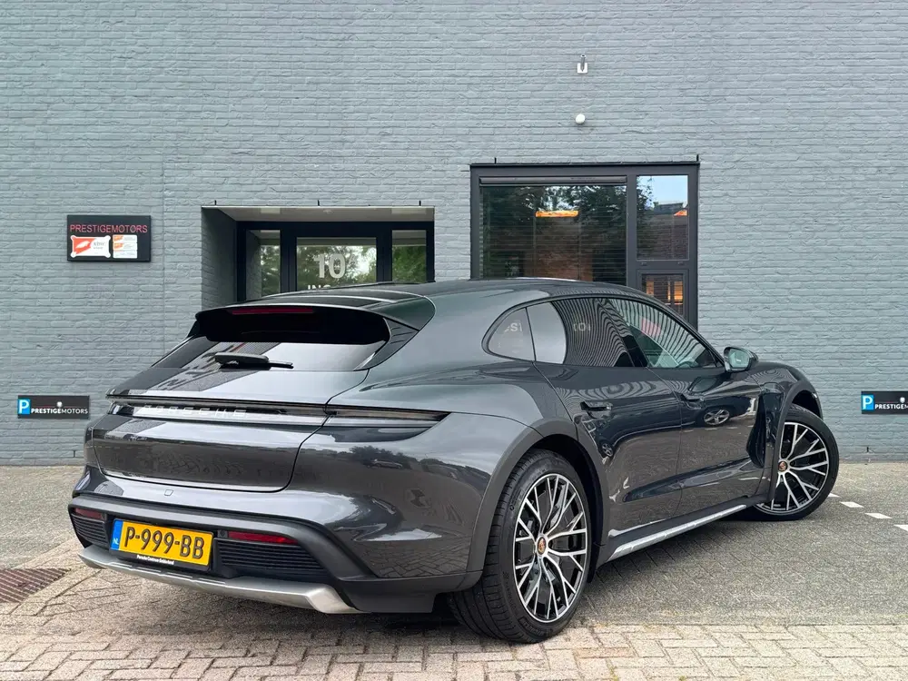 Porsche Taycan 4 Luchtvering uit 2022, foto 10