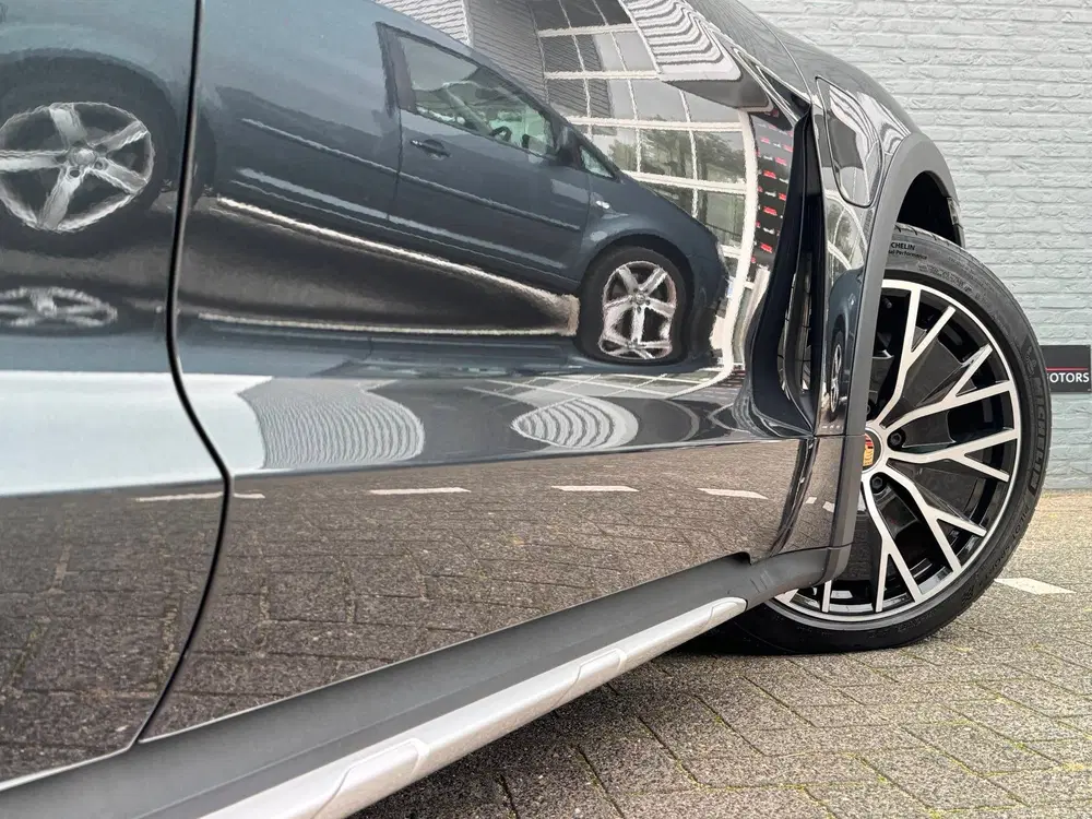 Porsche Taycan 4 Luchtvering uit 2022, foto 11