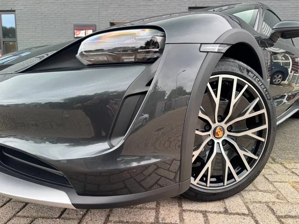 Porsche Taycan 4 Luchtvering uit 2022, foto 2