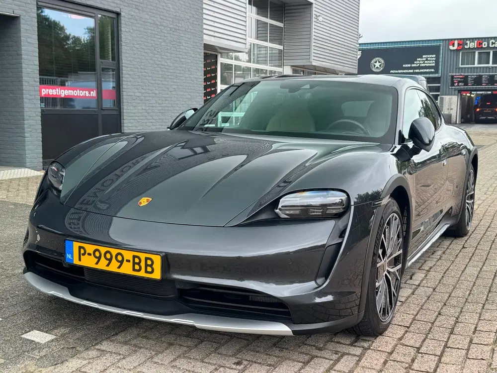 Porsche Taycan 4 Luchtvering uit 2022, foto 4
