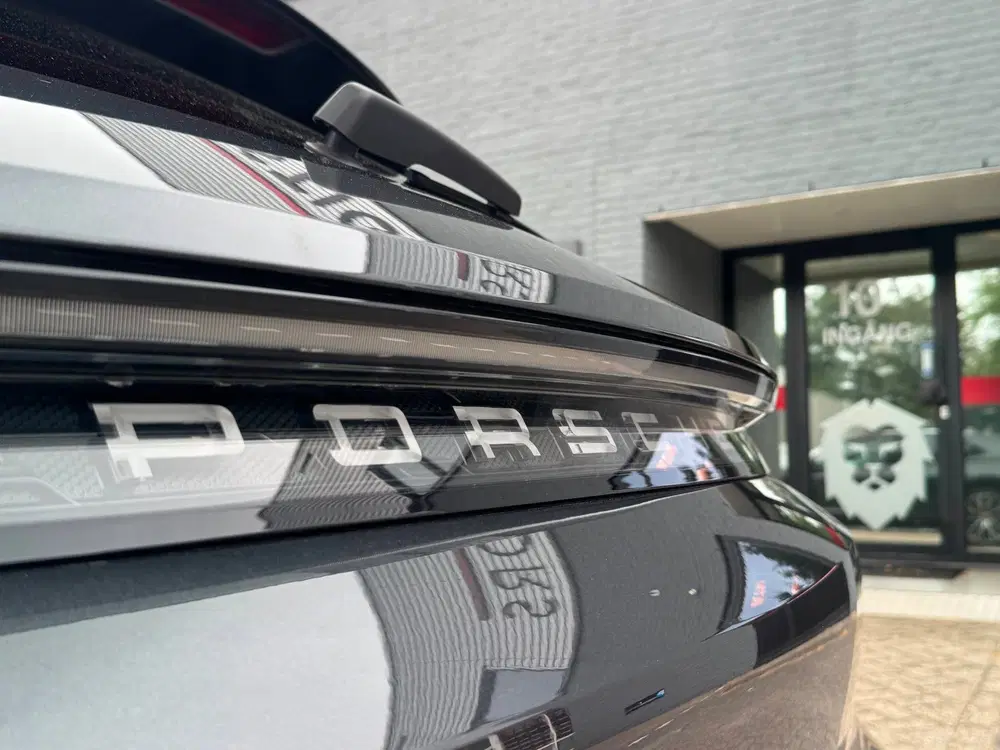 Porsche Taycan 4 Luchtvering uit 2022, foto 7