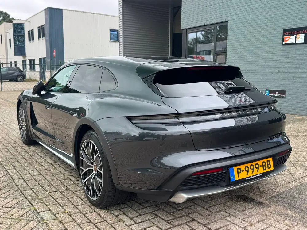 Porsche Taycan 4 Luchtvering uit 2022, foto 8