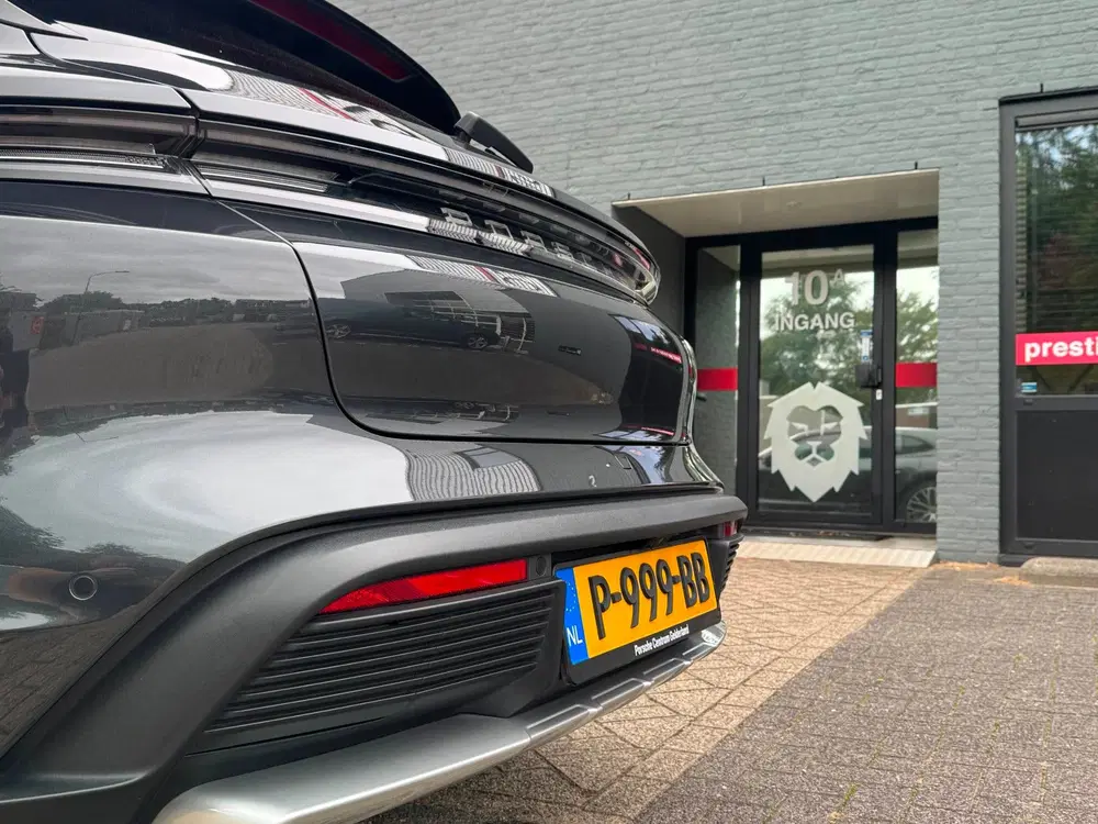 Porsche Taycan 4 Luchtvering uit 2022, foto 9
