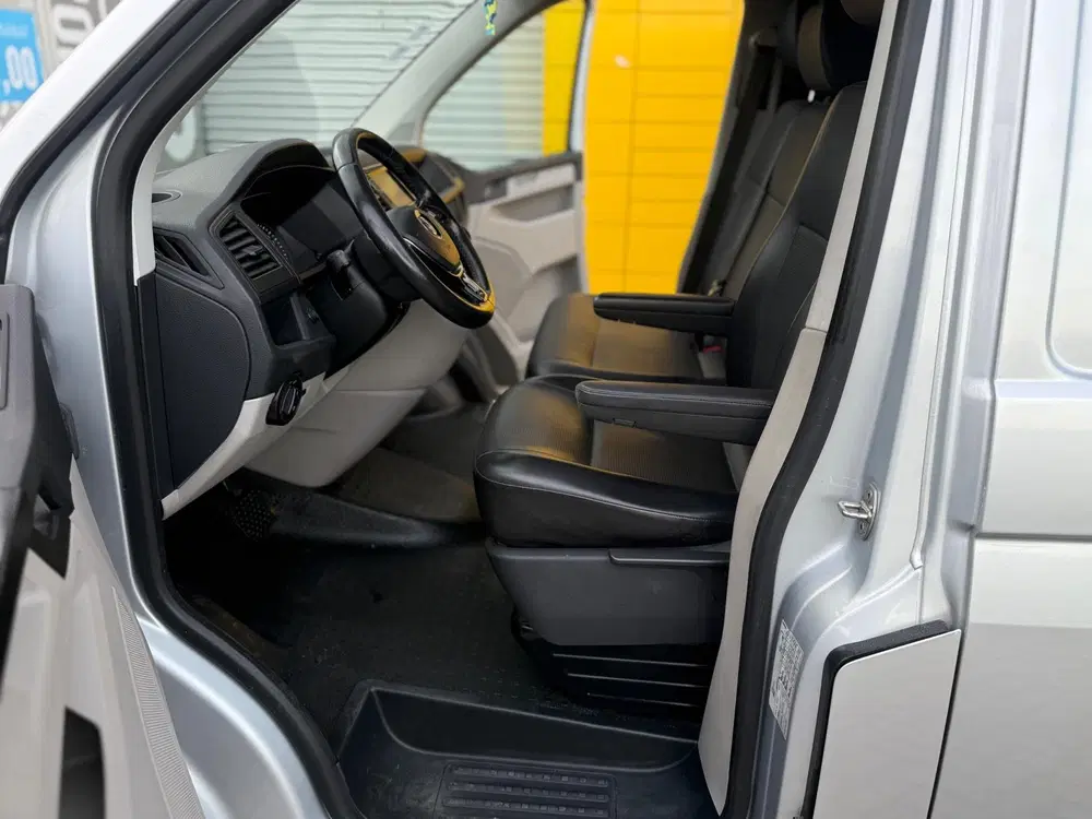 Volkswagen Transporter 2.0 TDI L1H1 150PK Automaat Highline uit 2019, foto 12