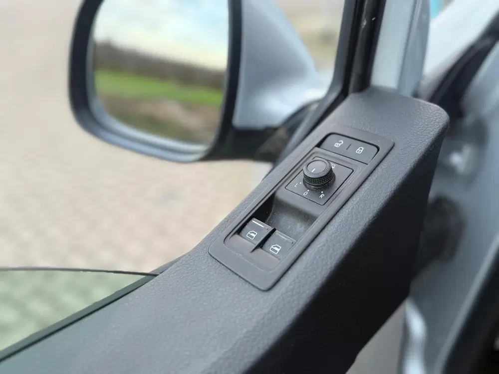 Volkswagen Transporter 2.0 TDI L1H1 150PK Automaat Highline uit 2019, foto 13