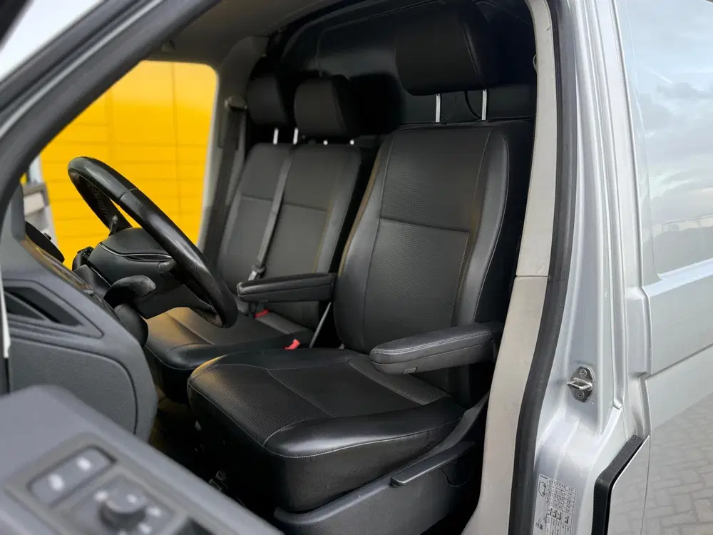 Volkswagen Transporter 2.0 TDI L1H1 150PK Automaat Highline uit 2019, foto 14