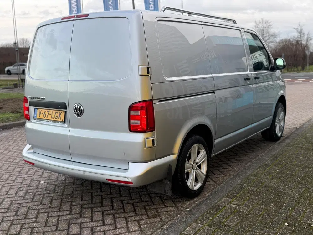 Volkswagen Transporter 2.0 TDI L1H1 150PK Automaat Highline uit 2019, foto 3