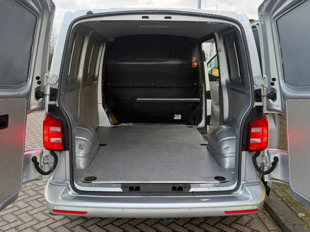 Volkswagen Transporter 2.0 TDI L1H1 150PK Automaat Highline uit 2019, foto 9