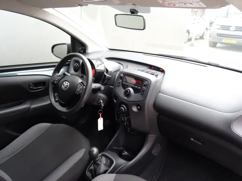 Toyota Aygo 1.0 VVT-i x-fun * EXTRA GETINT GLAS * VOLL uit 2022, foto 3
