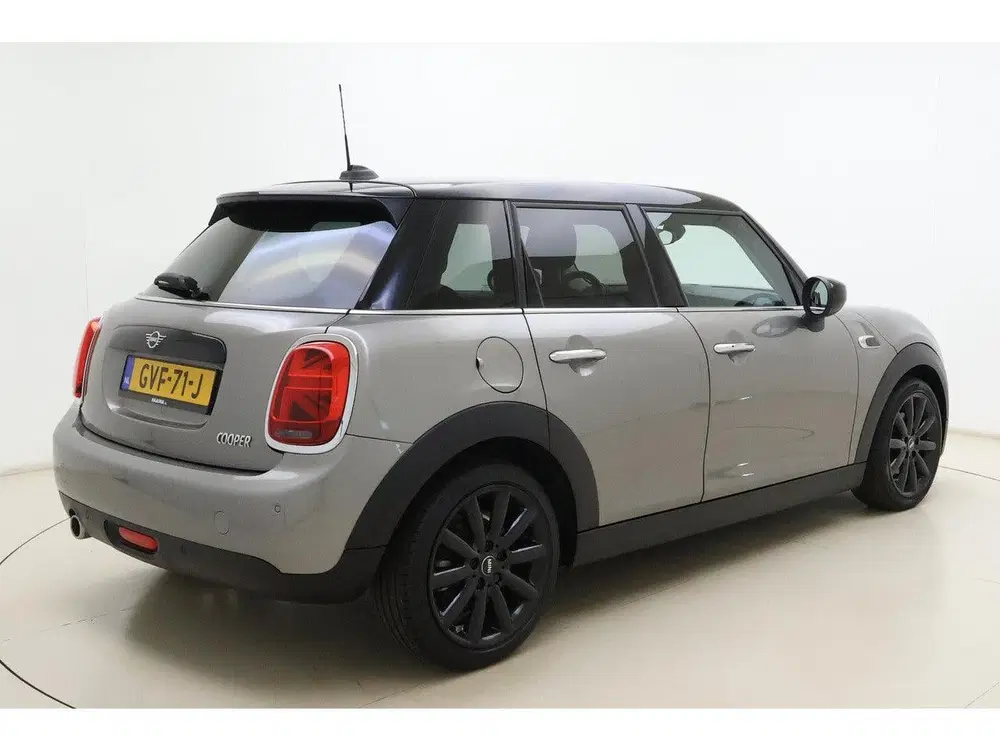 Mini Cooper 1.5 Cooper 60 Years Edition Automaat uit 2020, foto 2