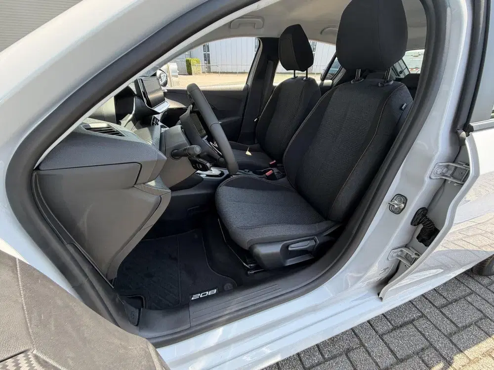 Peugeot 208 1.2 Hybrid 110 e-DCS6 Business uit 2026, foto 11