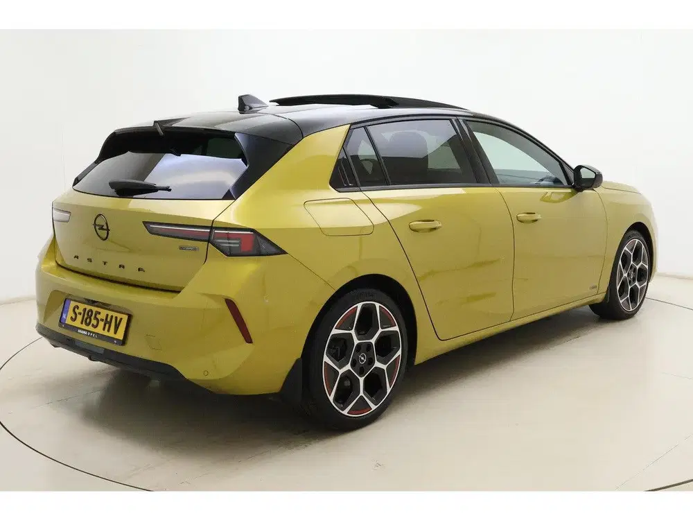 Opel Astra 1.6 Hybrid GS Line 180pk uit 2023, foto 2