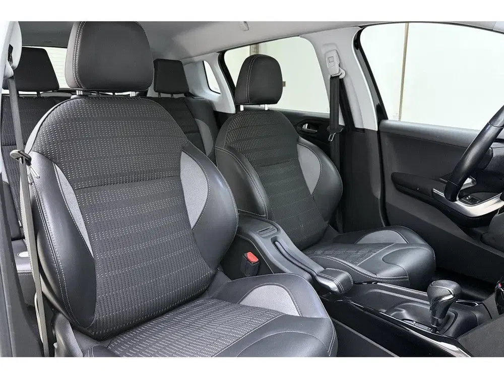 Peugeot 2008 1.2 PureTech Allure uit 2019, foto 13