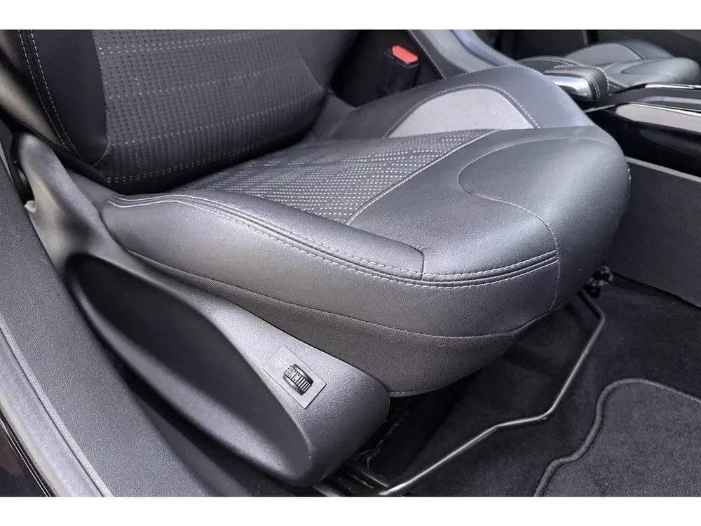 Peugeot 2008 1.2 PureTech Allure uit 2019, foto 14